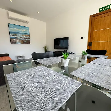 Апартаменты Bugibba Luxe Pool Penthouse *
